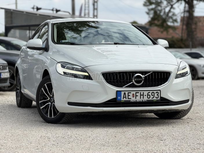 VOLVO V40 2.0 D [D2] Momentum