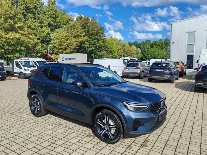 VOLVO XC40 2.0 [B3] MHEV Plus Dark DCT