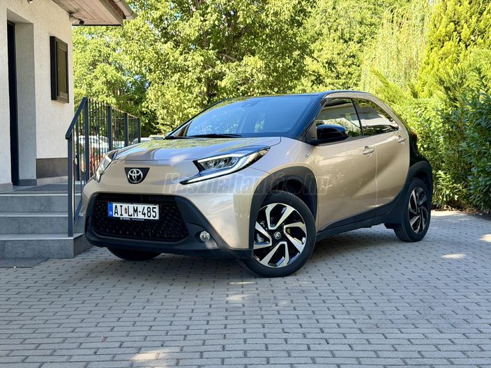TOYOTA AYGO X 1.0 VVT-i Style Tech Vision CVT