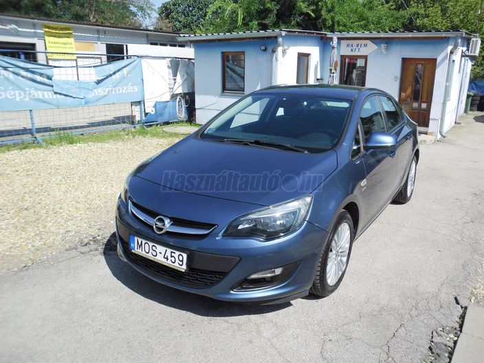 OPEL ASTRA J Sedan 1.4 T Active
