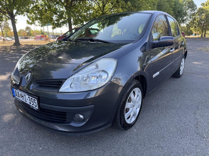RENAULT CLIO 1.2 16V Authentique Plus