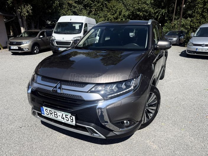 MITSUBISHI OUTLANDER 2.0 MIVEC Family Safety 4WD CVT (7 személyes )