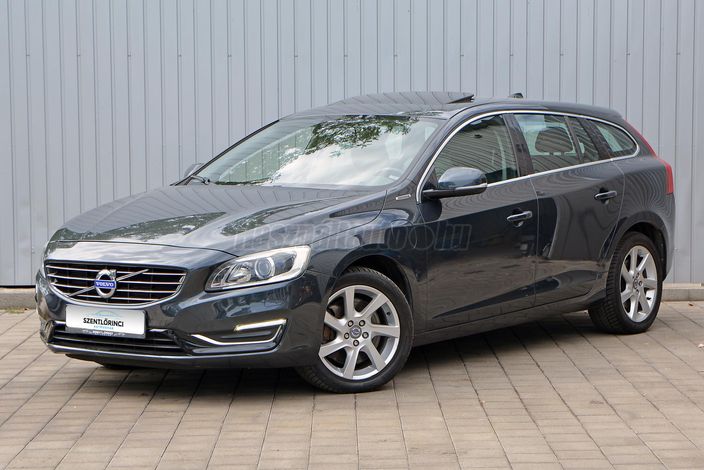 VOLVO V60 2.4 D [D6] PHEV AWD Summum Geartronic