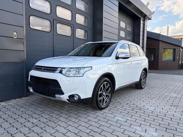 MITSUBISHI OUTLANDER 2.2 DI-D Instyle Navi 4WD