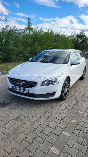 VOLVO V60 2.4 D [D6] PHEV AWD Momentum Geartronic