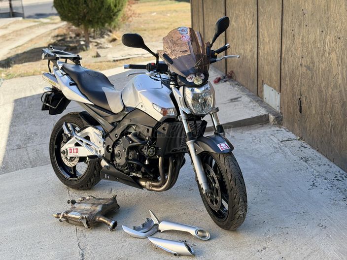 SUZUKI GSR 600