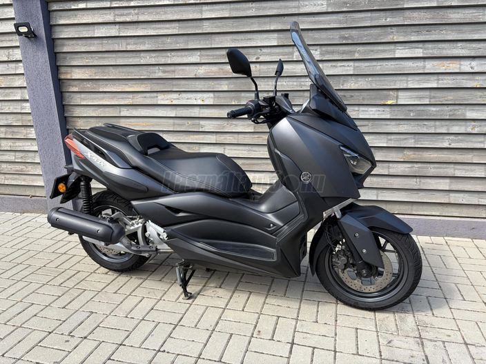 YAMAHA X-MAX 125