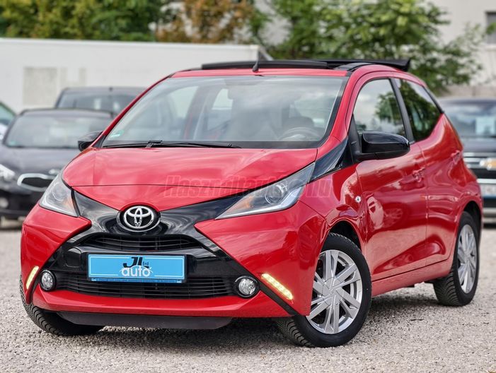 TOYOTA AYGO 1.0 x-play