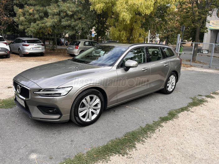 VOLVO V60 2.0 D [D4] Momentum