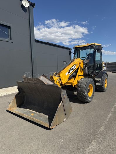 JCB TM220
