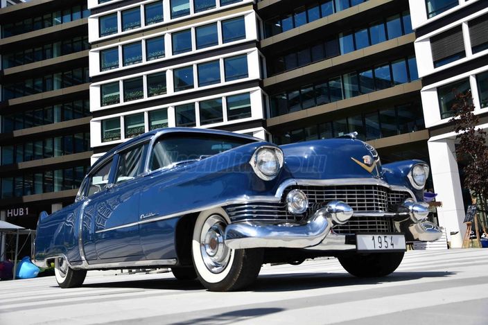CADILLAC FLEETWOOD