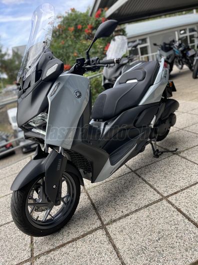 YAMAHA X-MAX 125