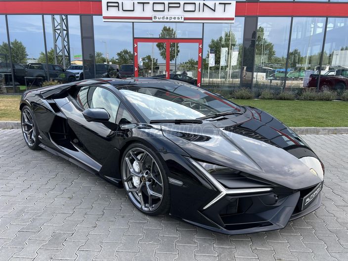 LAMBORGHINI REVUELTO