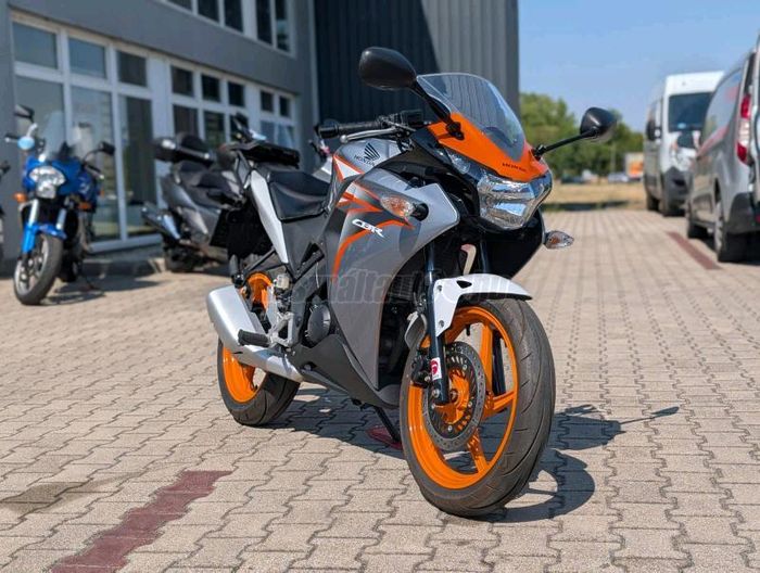 HONDA CBR 125 R
