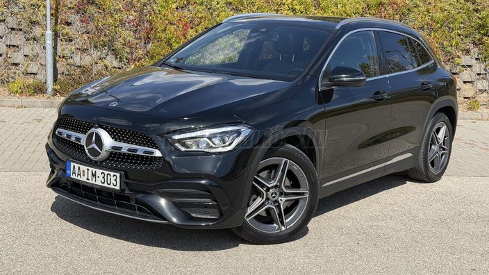 MERCEDES-BENZ GLA 250 4Matic AMG Line Athletic 8G-DCT