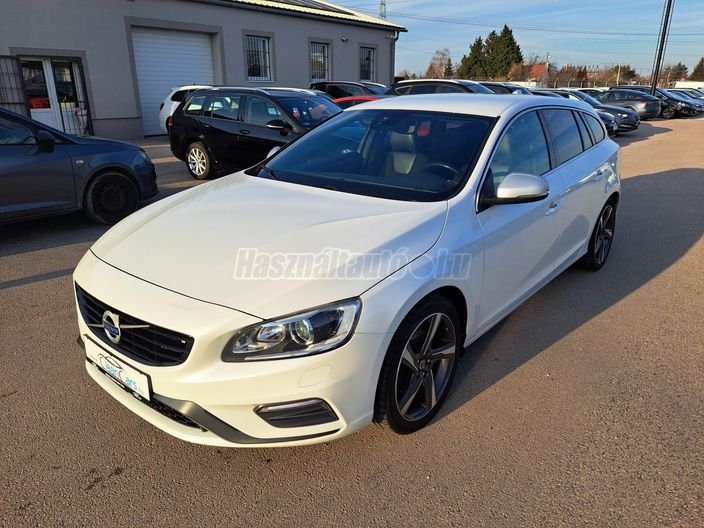 VOLVO V60 2.0 D [D3] R-Design Momentum Geartronic