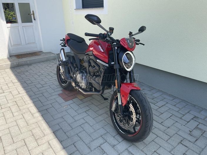 DUCATI MONSTER