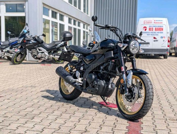 YAMAHA XSR