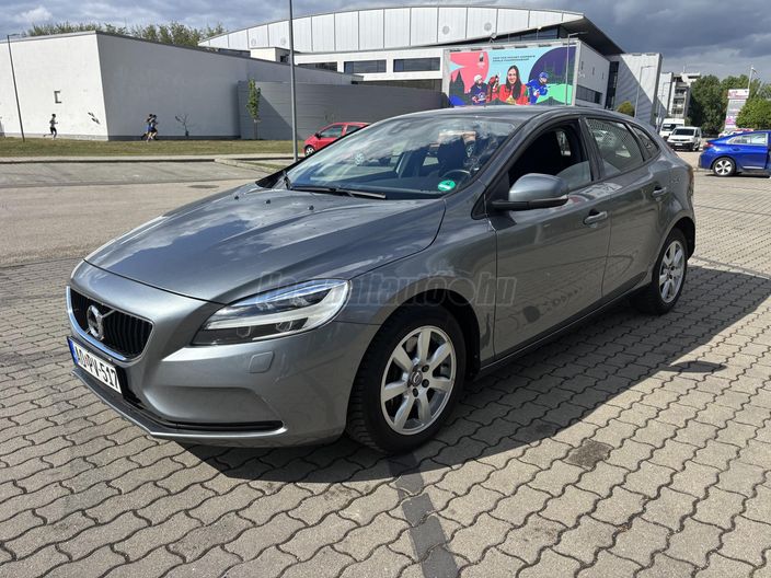VOLVO V40 2.0 D [D3] Momentum Geartronic