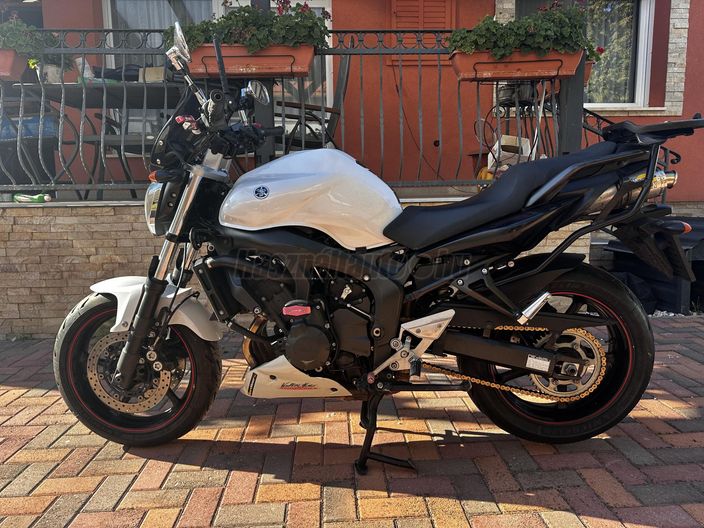 YAMAHA FZ6-N