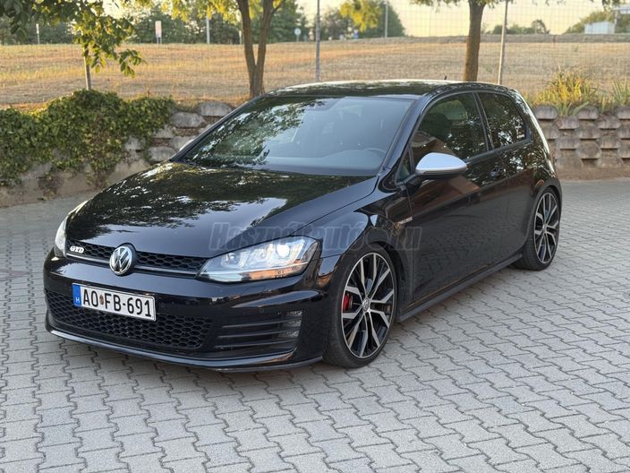 VOLKSWAGEN GOLF VII 2.0 TDI Highline