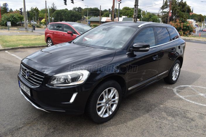 VOLVO XC60 2.4 D [D4] Momentum Geartronic