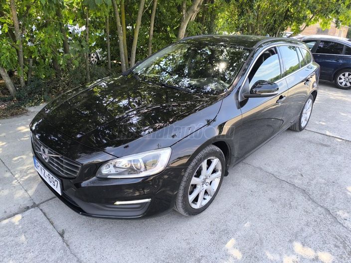 VOLVO V60 2.0 D [D3] Momentum Geartronic