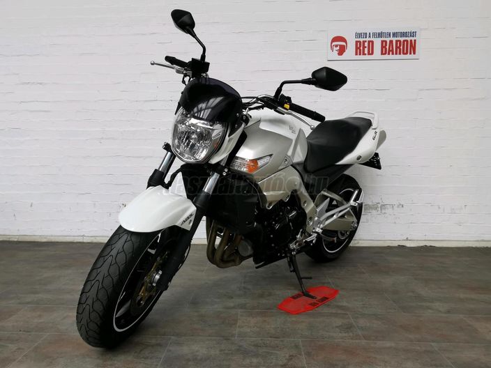 SUZUKI GSR 600