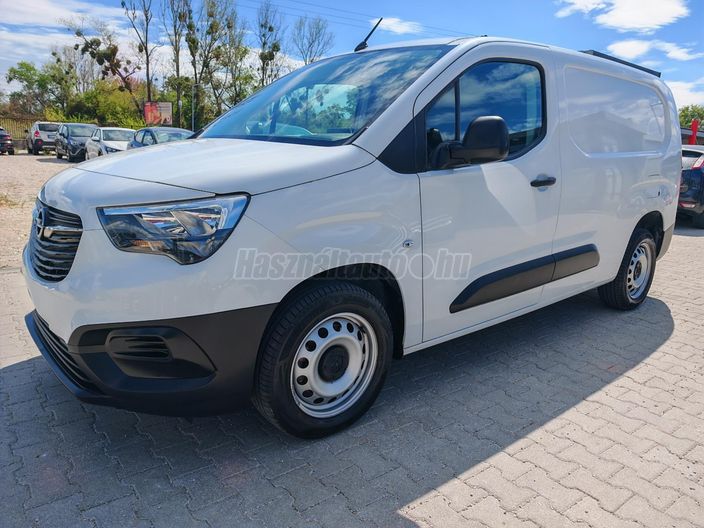 OPEL COMBO Cargo 1.5 DT L2H1 2.4t Cargo Edition (3 személyes )