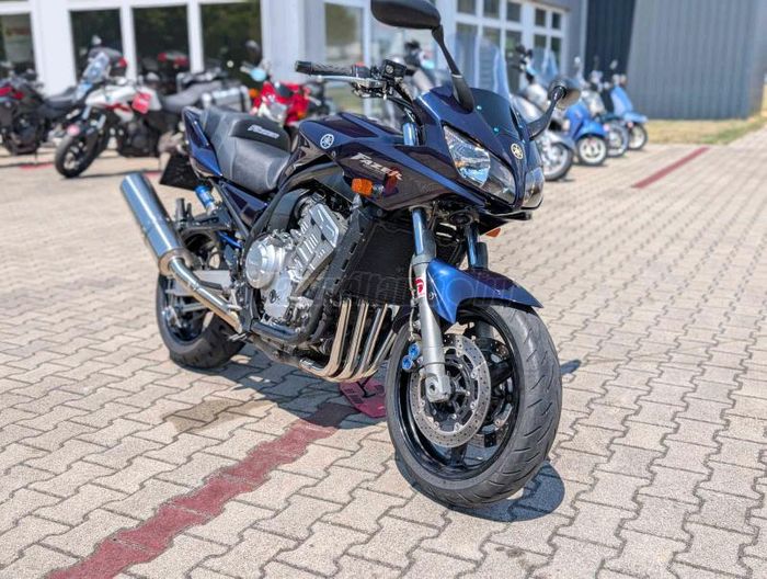 YAMAHA FZS 1000 (FAZER)