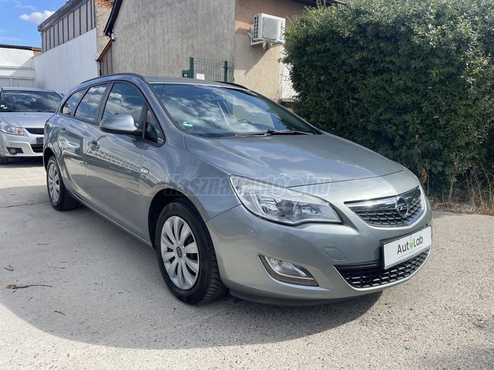 OPEL ASTRA J Sports Tourer 1.6 Enjoy