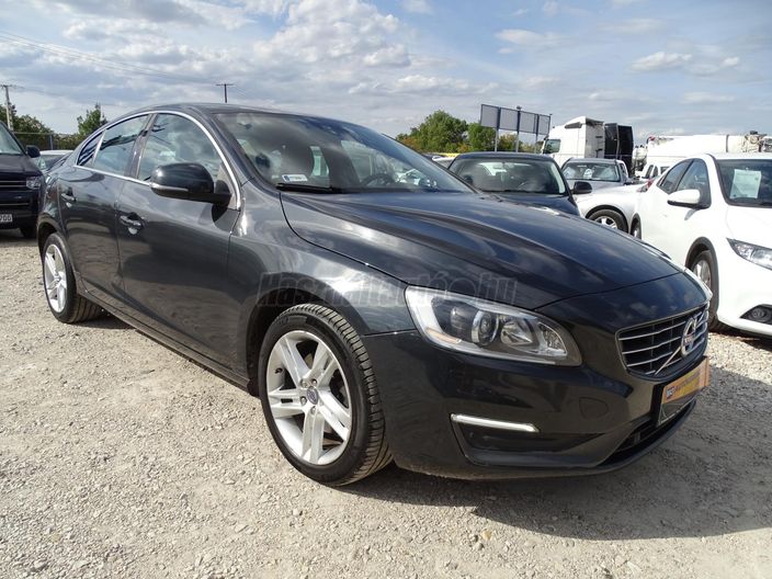 VOLVO S60 2.0 D [D3] Momentum Geartronic