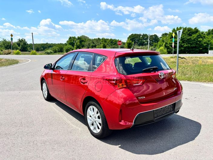 TOYOTA AURIS 1.6 Active