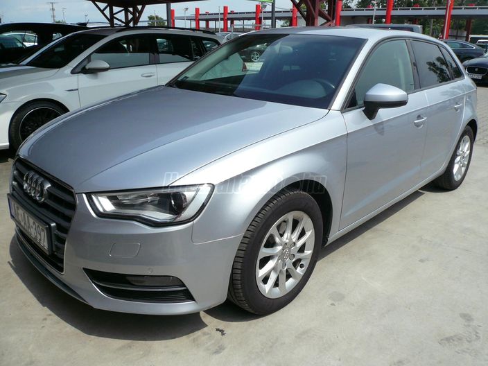 AUDI A3 Sportback 1.6 TDI Attraction S-tronic
