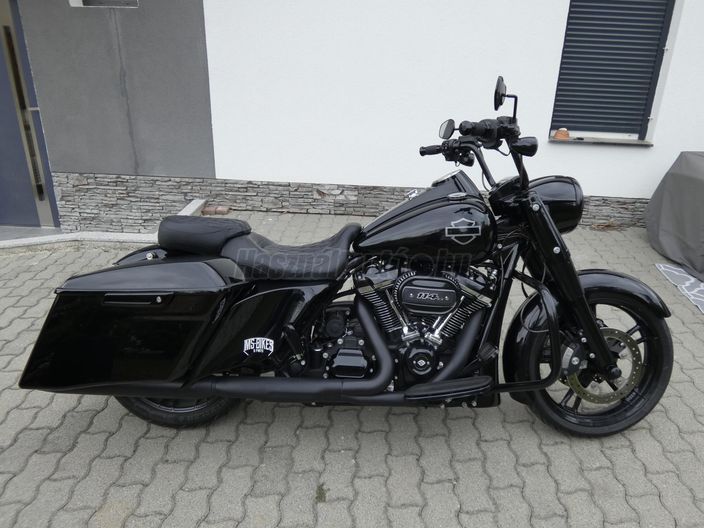 HARLEY-DAVIDSON ROAD KING