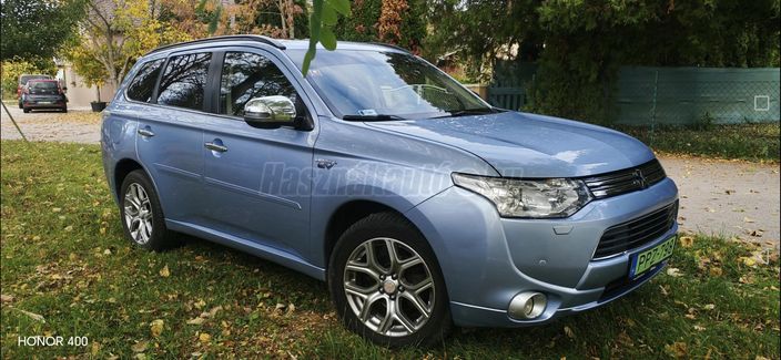 MITSUBISHI OUTLANDER 2.0 PHEV Instyle Navi 4WD CVT