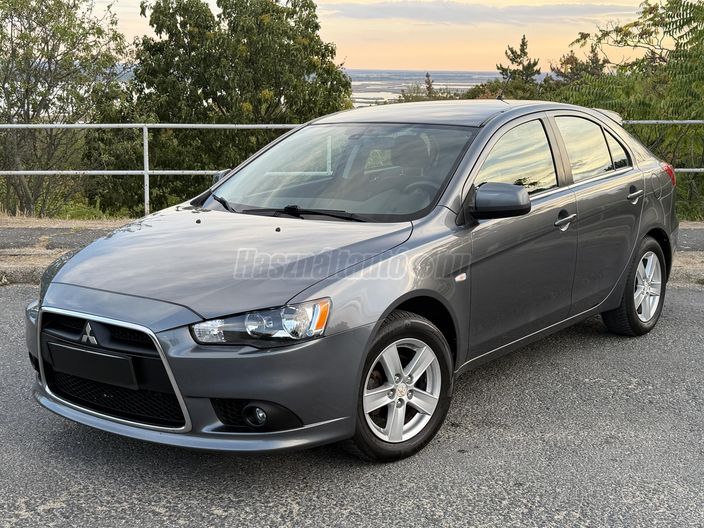 MITSUBISHI LANCER 1.5 Invite