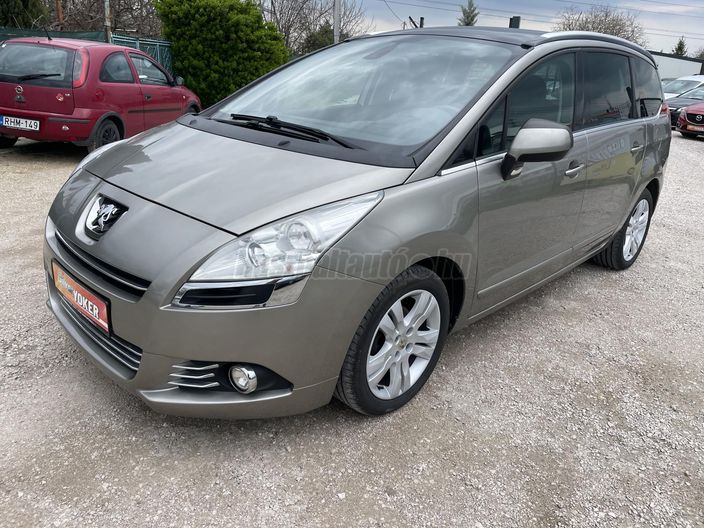 PEUGEOT 5008 1.6 HDi Premium 2TR