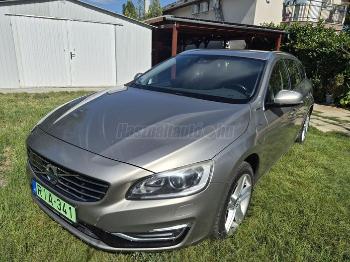 VOLVO V60 2.4 D [D6] PHEV AWD Summum Geartronic
