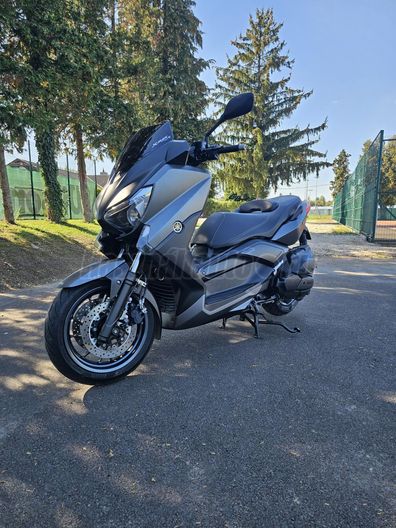 YAMAHA X-MAX 400