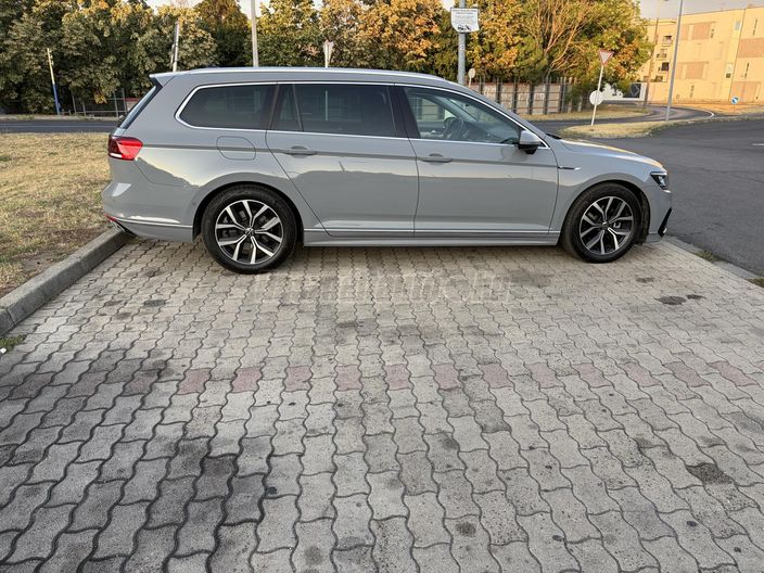 VOLKSWAGEN PASSAT Variant 2.0 TDI SCR Elegance DSG