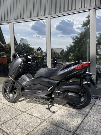 YAMAHA X-MAX 125