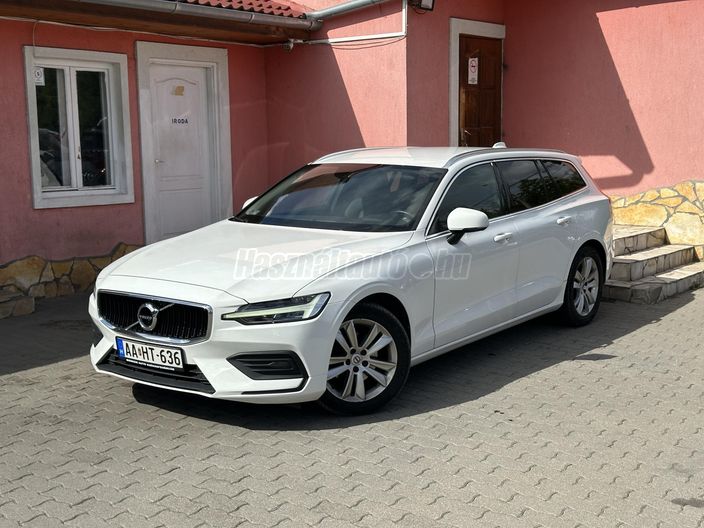 VOLVO V60 2.0 D [D3] Momentum Pro