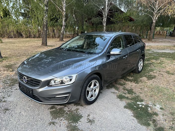 VOLVO V60 2.0 D [D3] Kinetic Geartronic