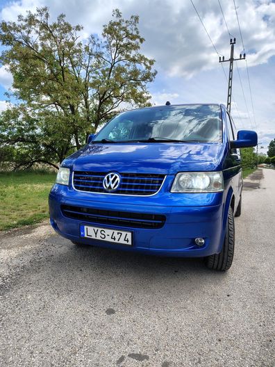 VOLKSWAGEN MULTIVAN
