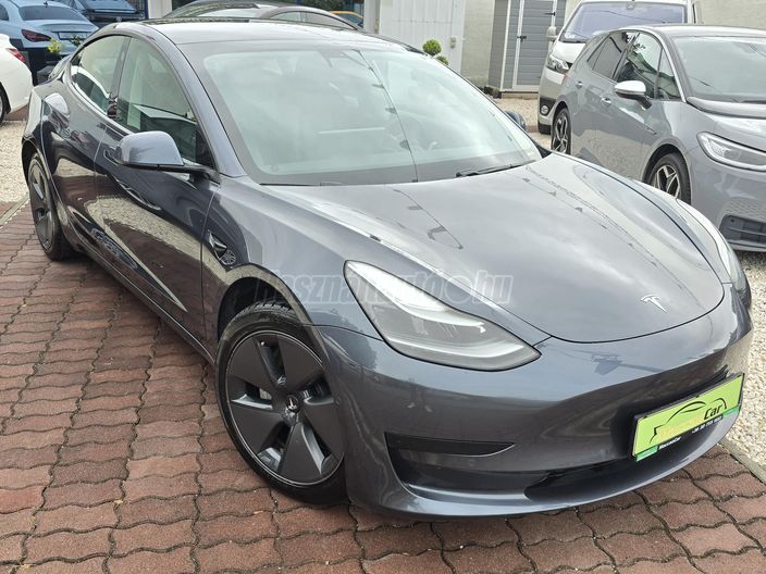 TESLA MODEL 3 Standard Range Plus Aut