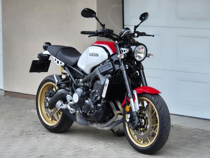 YAMAHA XSR 900