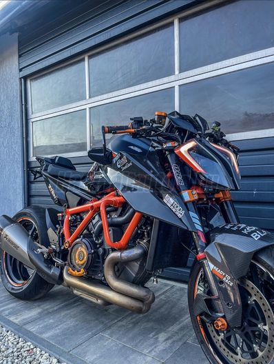 KTM 1290 SUPER DUKE R