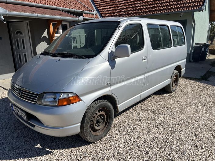 TOYOTA HIACE 2.5 D4-D Combi