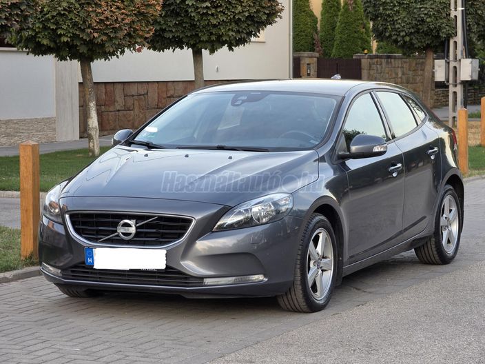 VOLVO V40 1.6 T3 Momentum